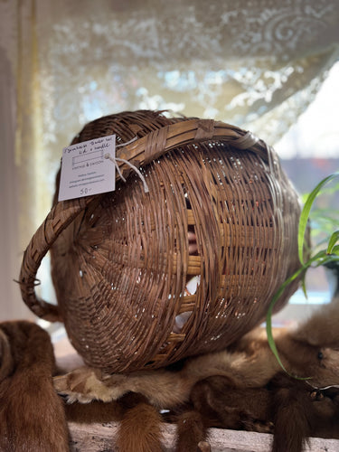 Vintage Farmhouse Basket With Lid & Handle